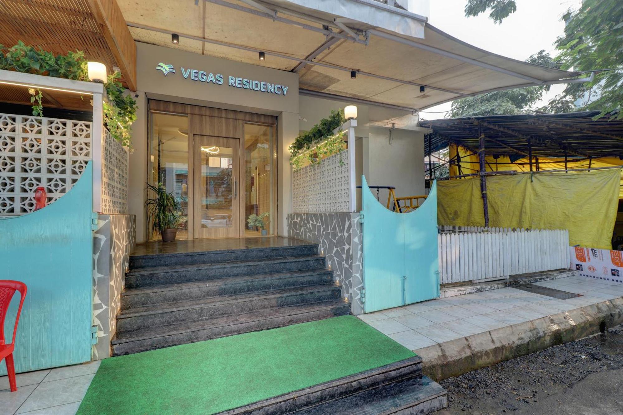 ホテル Vegas Residency Kalyān エクステリア 写真